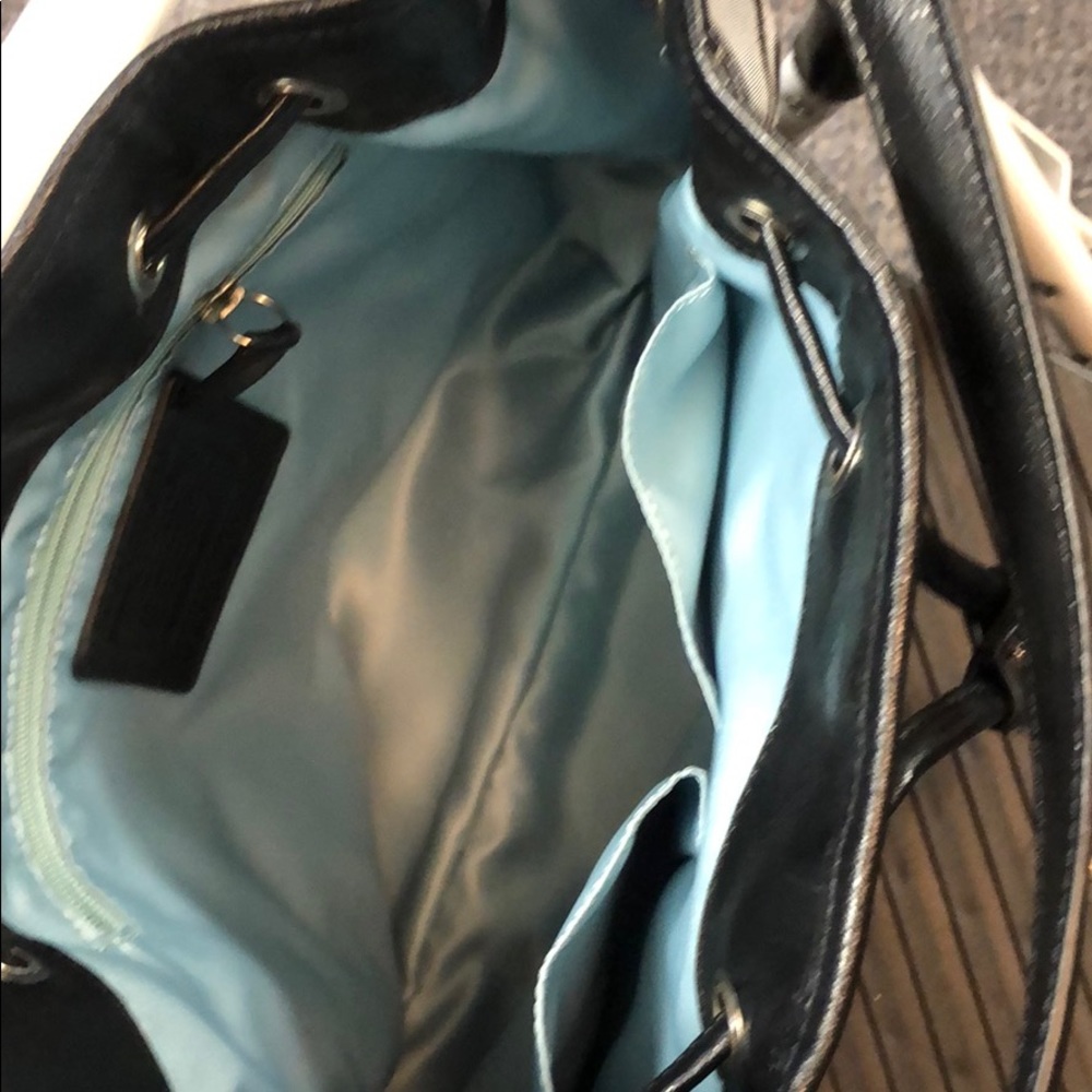 Coach Pocketbook Style: Drawstring - Picture 4 of 4